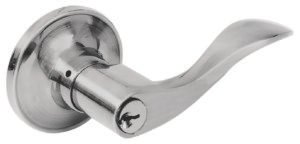 Manija tubular curva función baño, níquel satinado, llave estándar, blíster Lock